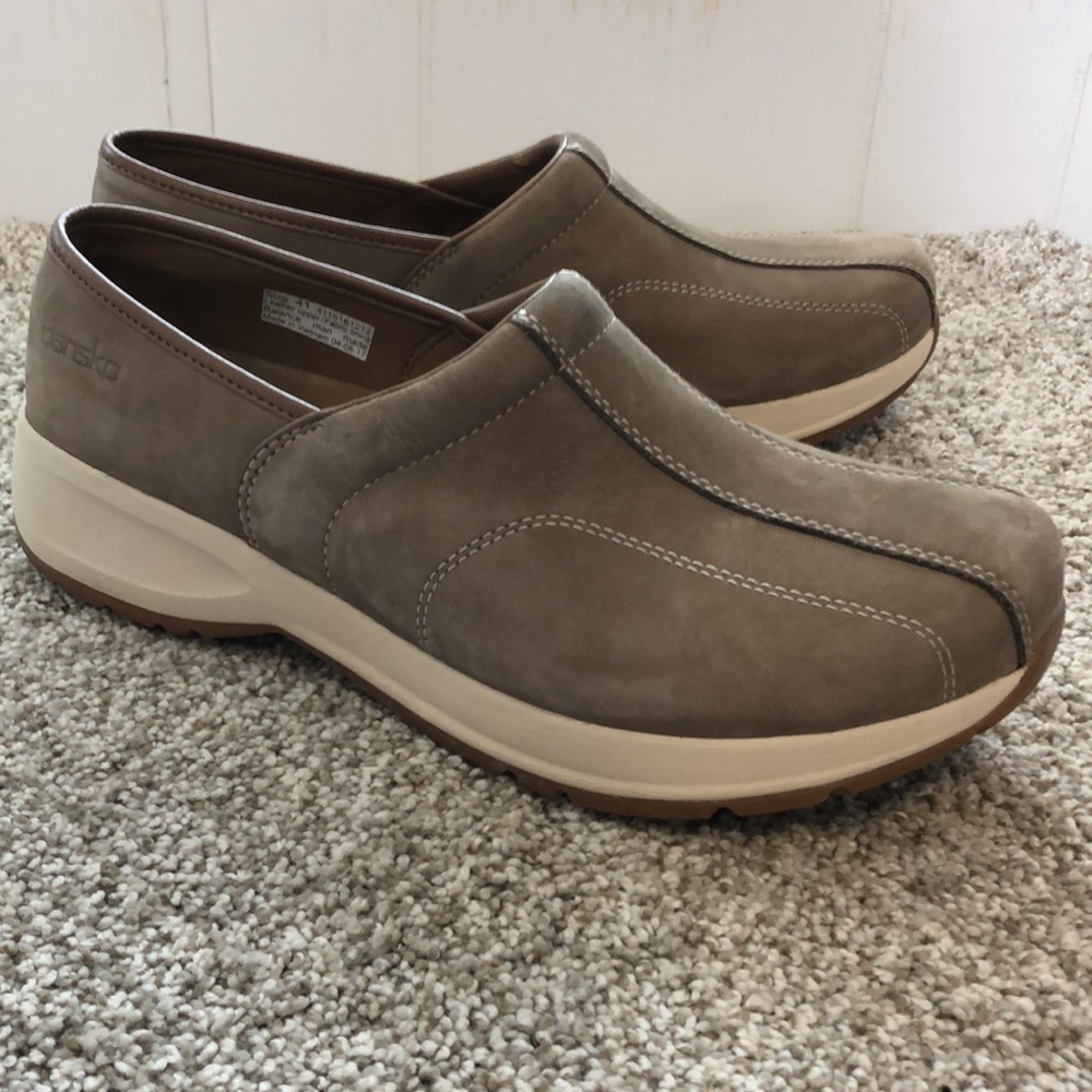 Dansko Shaina Work Clogs Exposed Stitching Upper Leather Suede Tan Women 41 (11)